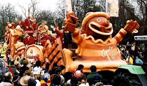 Karnevalswagen mit Schokoladen-Motiv