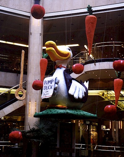Pomp Duck Ente in der Düsseldorfer Kö-Galerie