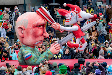 Die Mottowagen im Rosenmontagszug 2026