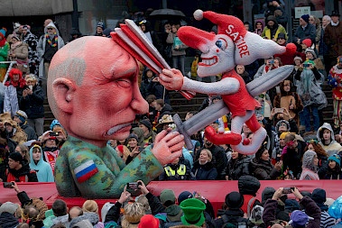 Die Mottowagen im Rosenmontagszug 2026