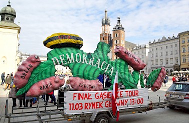 Das Demokratie-Blatt fährt durch Krakau