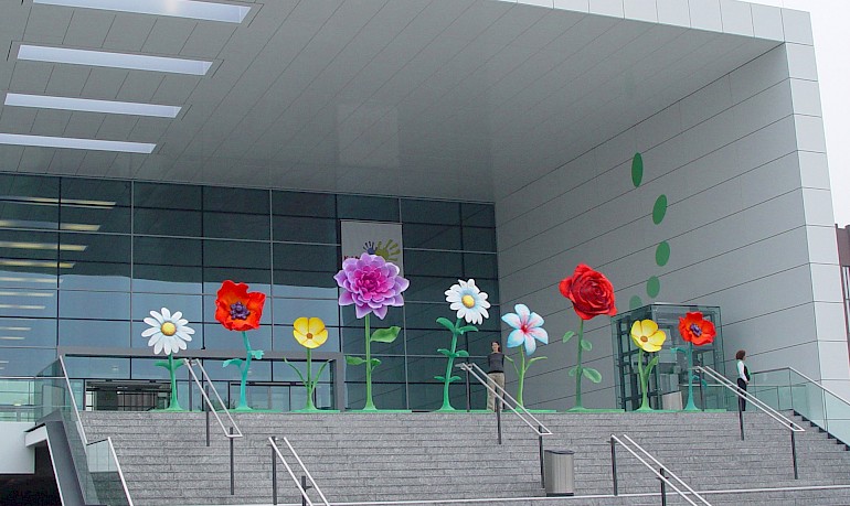 Blumeninstallation für den Südeingang der Messe Köln, 2006