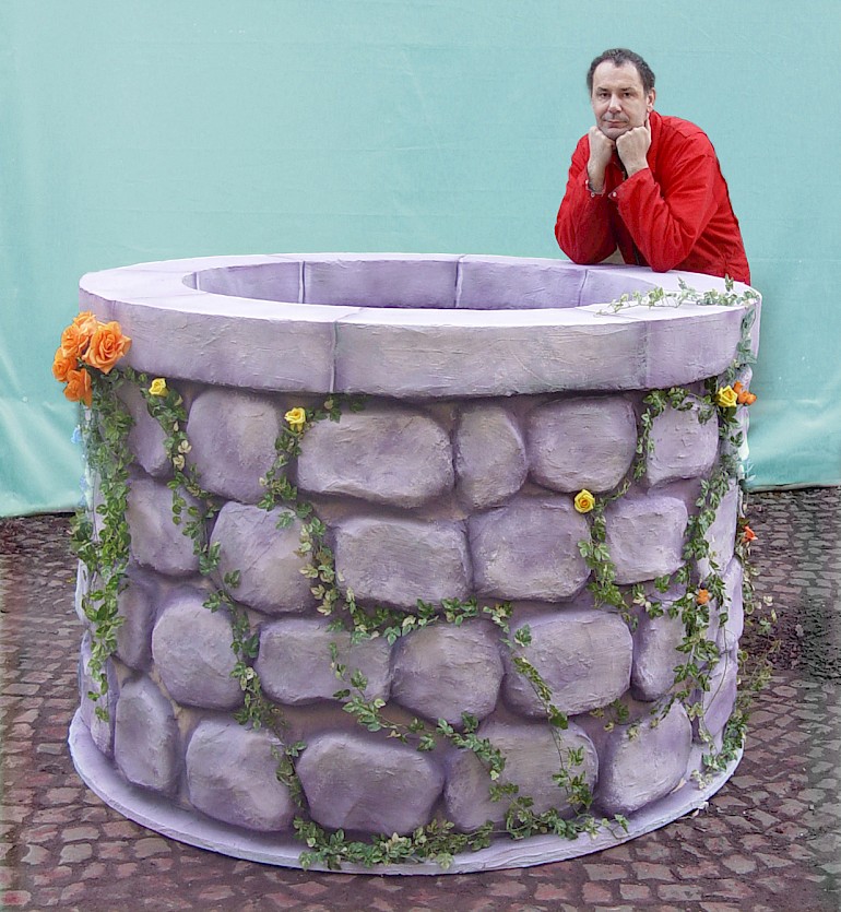 Märchenbrunnen für eine RTL-Comedy-Show mit Dirk Bach Noch ein Bild [/projekte/filmkulissen/brunnen-2007/maerchenbrunnen/]