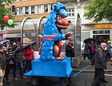 Auf der 1. Mai-Demo in Düsseldorf