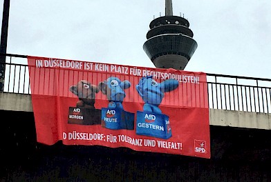 Transparent an der Kniebrücke am 1. Mai