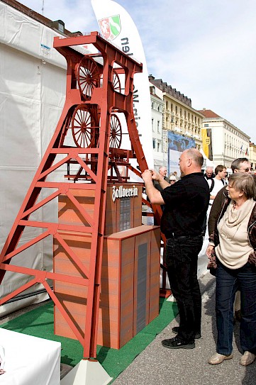 Zollverein-Plastik im Einsatz. Foto: Bernd Heger