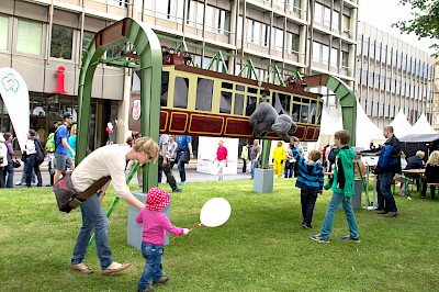 Modell der Wuppertaler Schwebebahn mit Elefant Tuffi