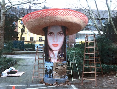 Sombrero auf Litfaßsäule 1