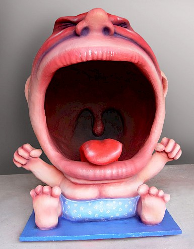 Schreindes Baby mit riesigem Mund