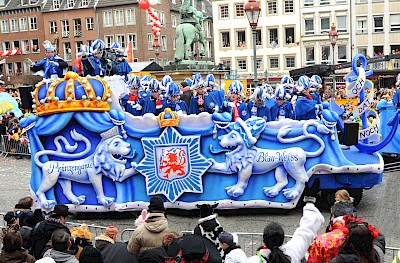 Wagen der Prinzengarde Blau-Weiss im Zoch