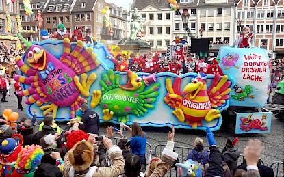 Prunkwagen der Düsseldorfer Originale 2012 im Zoch