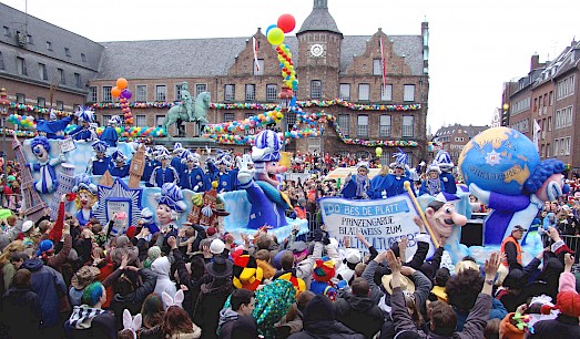 Gespann der Prinzengarde Blau-Weiss im Düsseldorfer Rosenmontagszug 2009