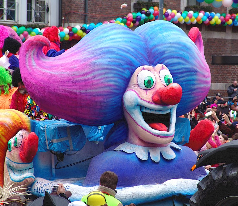 Frontfigur des &quot;Haarnevalswagens&quot; der KG. Düsseldorfer Radschläger, 2009