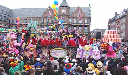 Wagen der Düsseldorfer Karnevalsgesellschaft &quot;Große&quot; am Rathausplatz, 2009