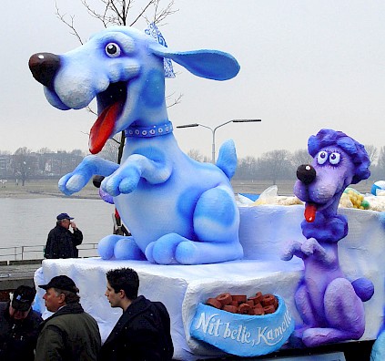 Karnevalswagen der Gesellschaft Blau Weiss