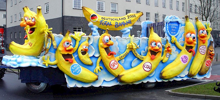 Karnevalswagen mit Bananen