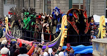 Venedig-Gondel kommt