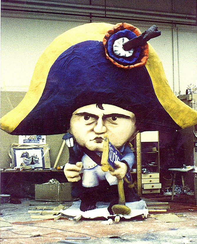 Napoleon-Figur für einen Karnevalswagen 1994