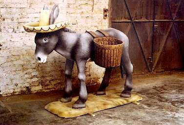Esel-Skulptur mit Sombrero