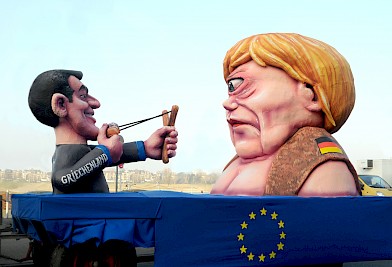 Merkel-Tsipras-Karnevalswagen bei der Aufstellung