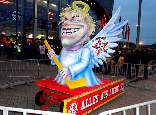 Campino-Figur vor dem Spiel