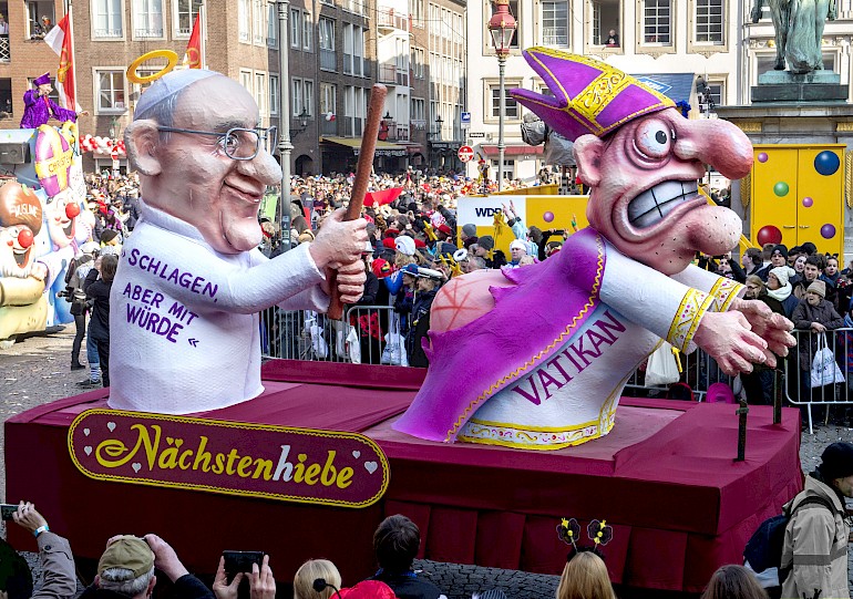 Karikatur: Papst praktiziert Nächstenhiebe am Vatikan