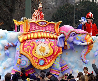 Elefant mit Prinz Kay dem Ersten