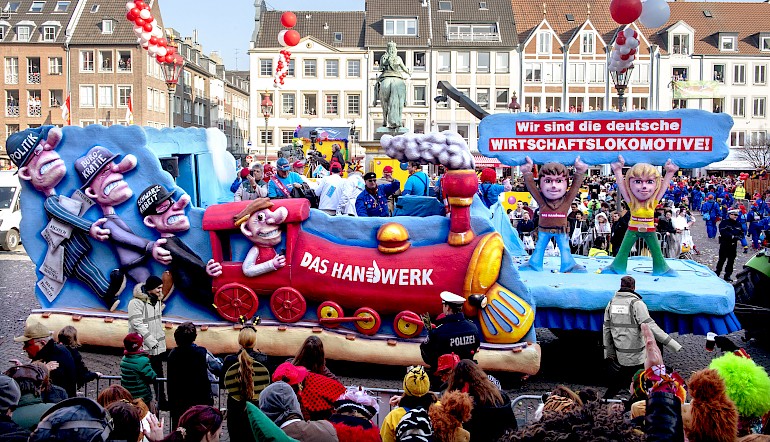 Karnevalswagen der Handwerkskammer Düsseldorf im Rosenmontagszug 2015