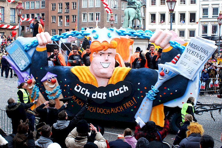 Sponsorenwagen von Otelo im Rosenmontagszug 2013