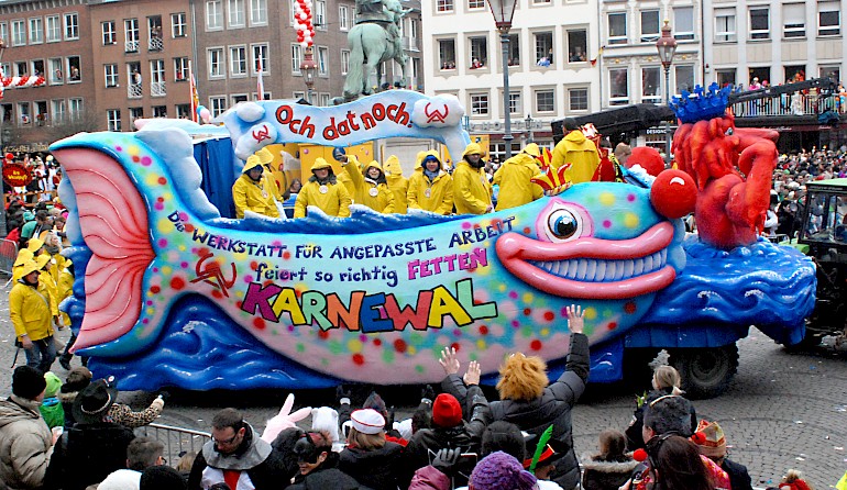 Karnevalswagen der Werkstatt für angepasste Arbeit 2013