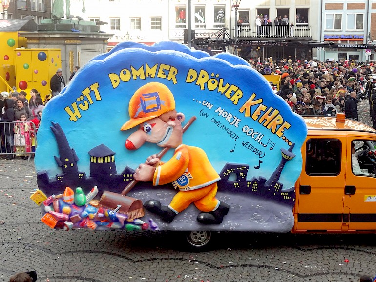 Karnevalswagen des städtischen Reinigungsunternehmens Awista 2012
