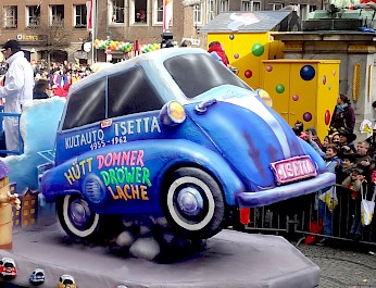 Isetta-Frontfigur am BMW-Werbewagen 2012