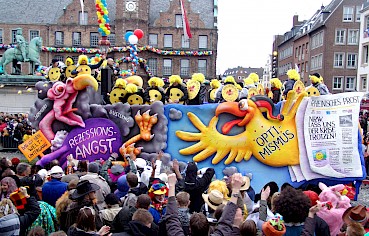 Wagen der Rheinischen Post am Rathaus, 2009