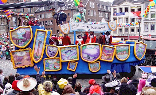 Jubiläumswagen der IDR im Düsseldorfer Rosenmontagszug, 2009