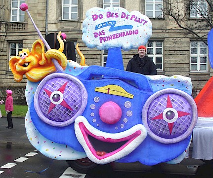 Seitenwand des Karnevalswagens von Antenne Düsseldorf, 2009