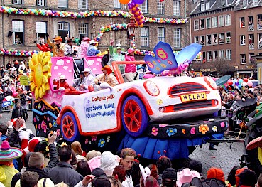 BMW Faschingswagen 2009 im Rosenmontagszug