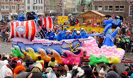 Ahoj-Werbewagen im Düsseldorfer Rosenmontagszug 2006