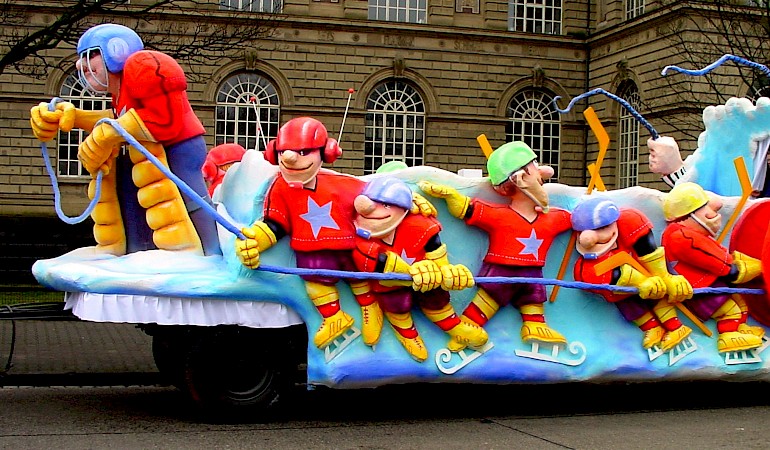 Werbewagen der DEG-MetroStars, Rosenmontag Düsseldorf 2003.