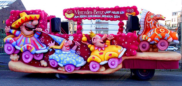 Werbewagen von Mercedes Benz, Düsseldorfer Rosenmontagszug 2004.