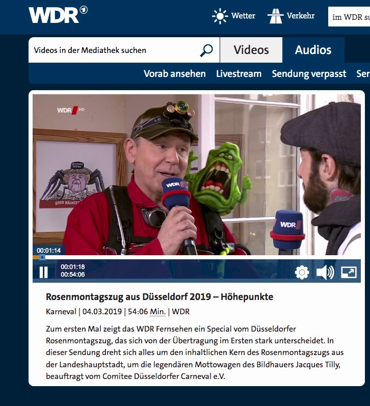 Einstündige Life-Sendung "Rosenmontagszug aus Düsseldorf 2019 - Höhepunkte" mit Jacques Tilly und WDR-Journalist Oliver Plöger. Jacques Tilly kommentiert life, assistiert von Jürgen Becker, die 11 Düsseldorfer Mottowagen 2019.