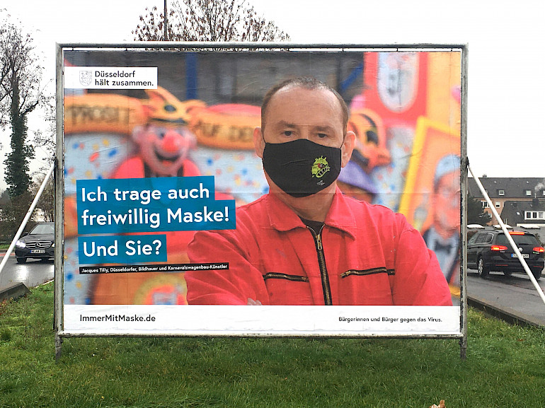 Auf Initiative der Stadt Düsseldorf werben einige bekannte Düsseldorfer auf Plakaten im Stadtgebiet für das freiwillige Tragen einer Maske
