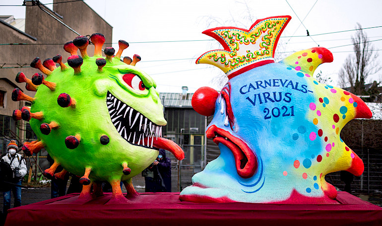 Carnevals-Virus, 2021 (vgl. 2020 [/karnevalswagen/politische-karnevalswagen/politische-karnevalswagen-2020/karnevals-virus-vs-corona-virus-2020/])