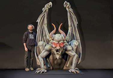 Riesige Gargoyle als Dekoration für Halloween- und andere Events